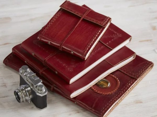 How to Organize Photos for Your Wedding Album: A Practical Guide